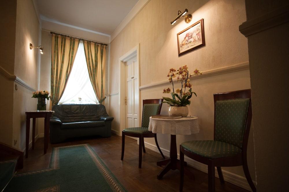 Aparthotel Karmel Kraków Exteriör bild
