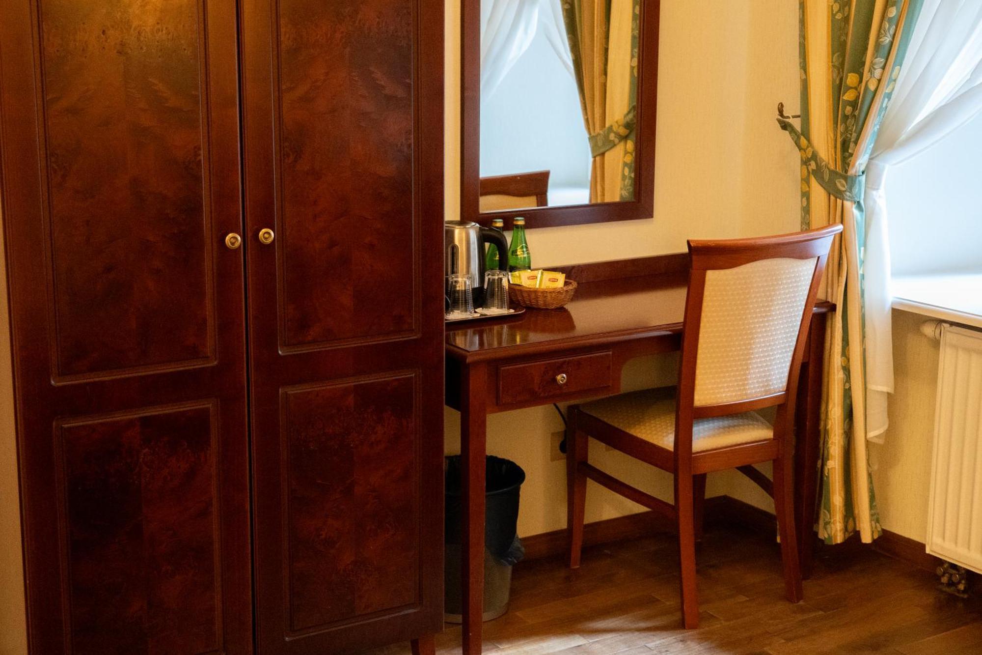 Aparthotel Karmel Kraków Exteriör bild