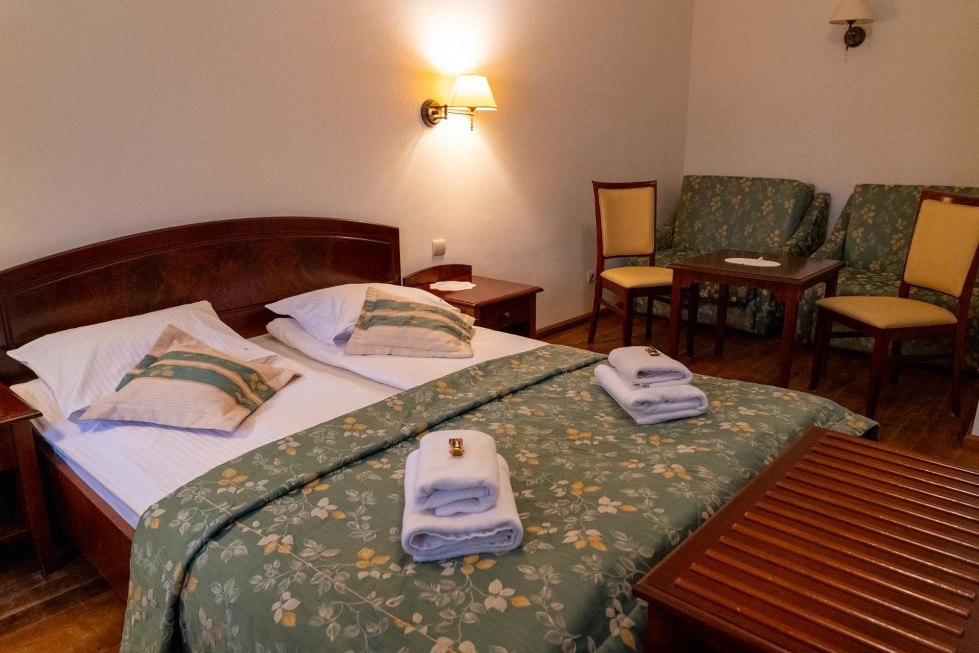 Aparthotel Karmel Kraków Exteriör bild