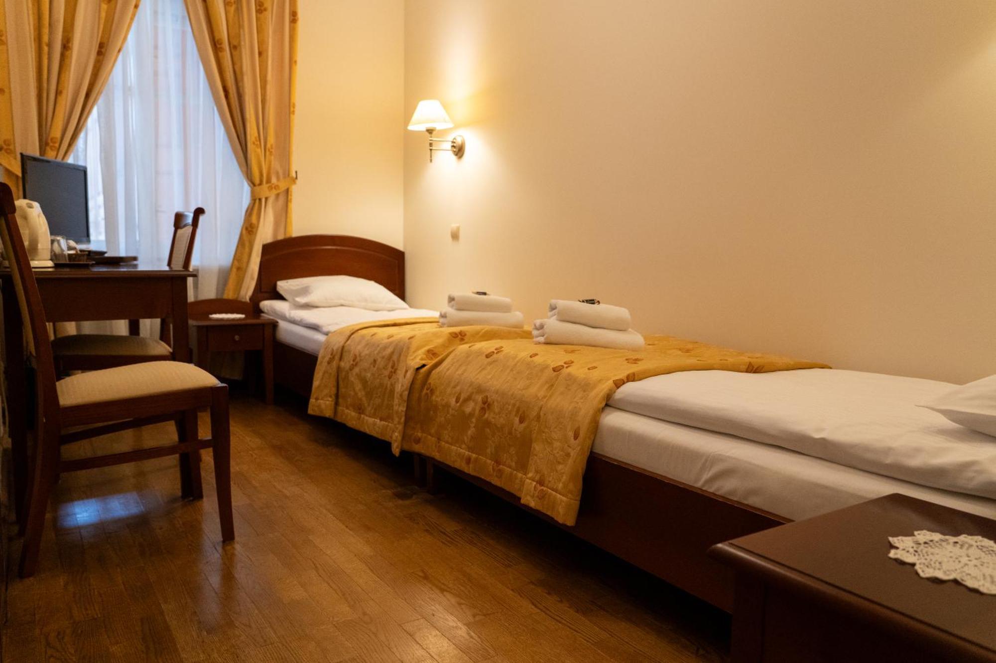 Aparthotel Karmel Kraków Exteriör bild